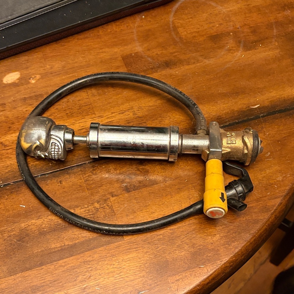 Home keg tap with skull handle